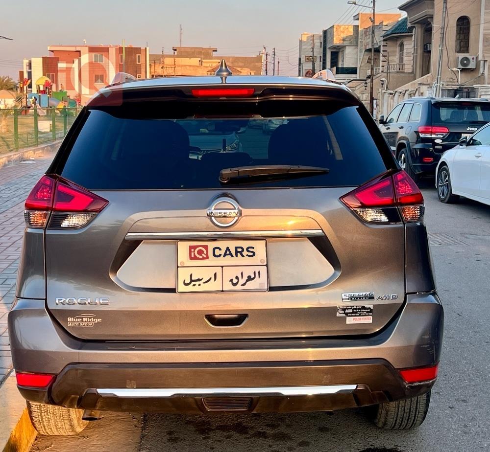 نيسان روج